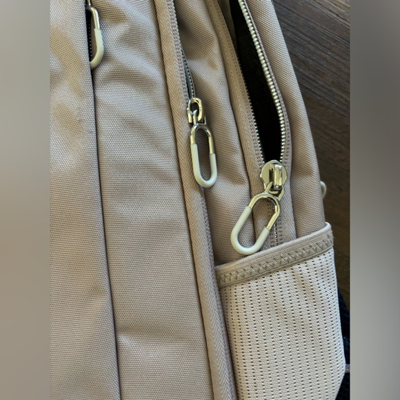 Lavender Samsonite backpack - Picture 3 of 5